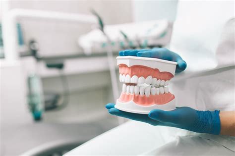 Protetik Diş Tedavisi: En İyi Klinikler ve Doktor Seçimi